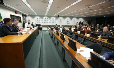 Conselho de Ética da Câmara adia decisão sobre deputados envolvidos em invasão de mesa diretora; entenda o caso