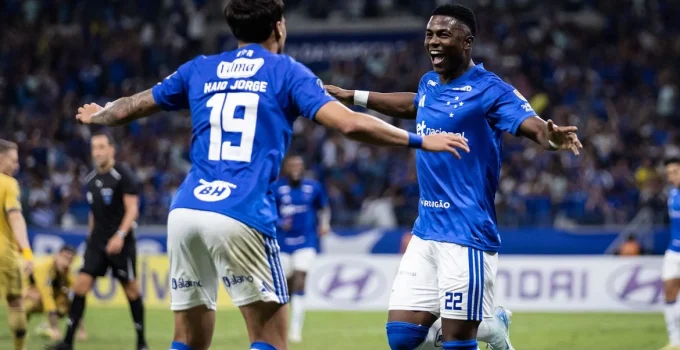 Cruzeiro vence Boca Juniors na Libertadores com gol decisivo e assume liderança do grupo