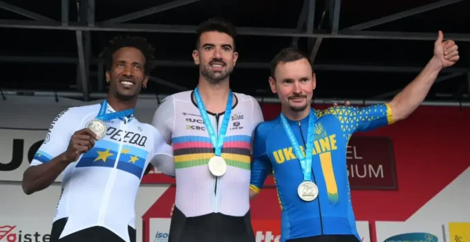 Lauro Chaman brilha e conquista ouro no ciclismo de estrada na Copa do Mundo, impulsionando o Brasil a um total de sete medalhas