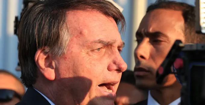 Bolsonaro recebe alta após cirurgia de ombro em Brasília; entenda o procedimento e a recuperação