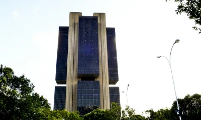 Copom segura corte da Selic: Tensões globais e inflação alta forçam cautela e adiam juros baixos