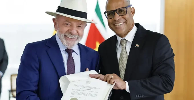 Lula Recebe Credenciais: Embaixadores de Japão, Cuba, Suriname e Mais Assumem Postos Diplomáticos no Brasil