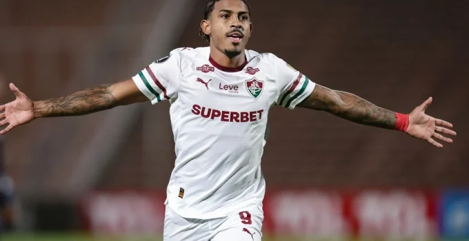 Fluminense Arranca Empate Heroico na Argentina e Mantém Vivo Sonho na Libertadores, Corinthians Lidera Grupo