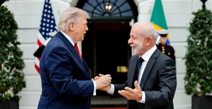 Lula sobre Trump: 'Ninguém respeita quem não se respeita, ninguém respeita lambe-botas'