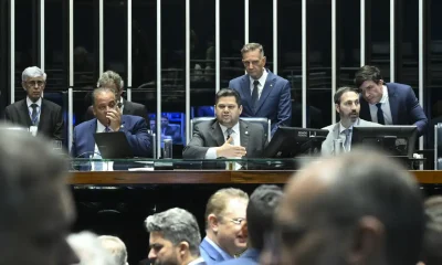 Davi Alcolumbre promulga Lei da Dosimetria e beneficia condenados por atos de 8 de janeiro, incluindo Jair Bolsonaro