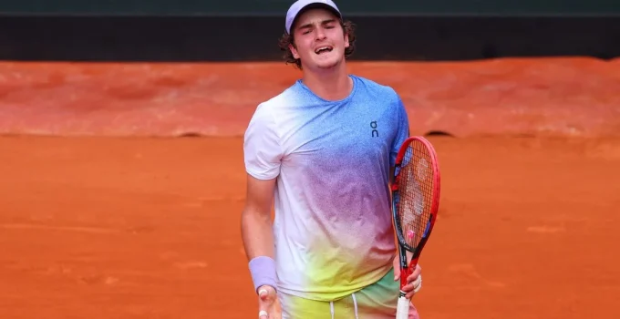 João Fonseca é eliminado do Masters 1000 de Roma após derrota em jogo acirrado; atleta já foca em Roland Garros