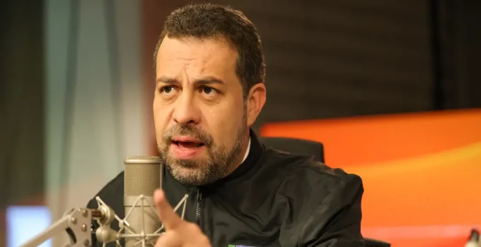 Boulos denuncia "terrorismo econômico" contra fim da escala 6 por 1 e defende direitos trabalhistas