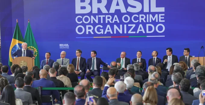 Lula Lança Programa Brasil Contra o Crime Organizado com Foco na Asfixia Financeira e Combate a Criminosos de "Colarinho Branco"