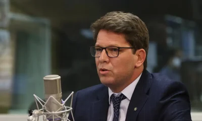 STF Investiga Emenda de R$ 2 Milhões para Filme de Bolsonaro: Mário Frias é Intimado e Tabata Amaral Aponta Conflito de Interesses
