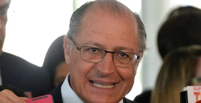 Alckmin: "Factoide" Bolsonaro sobre PCC e CV visa desviar foco do caso Banco Master, o maior escândalo de corrupção e sonegação