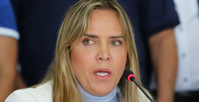 Governa do DF, Celina Leão, recebe alta médica após tratamento de pneumotórax e retorna às atividades