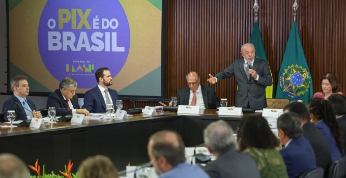 Brasil Busca Novos Parceiros Comerciais para Mitigar Impactos de Taxações dos EUA, Diz Lula