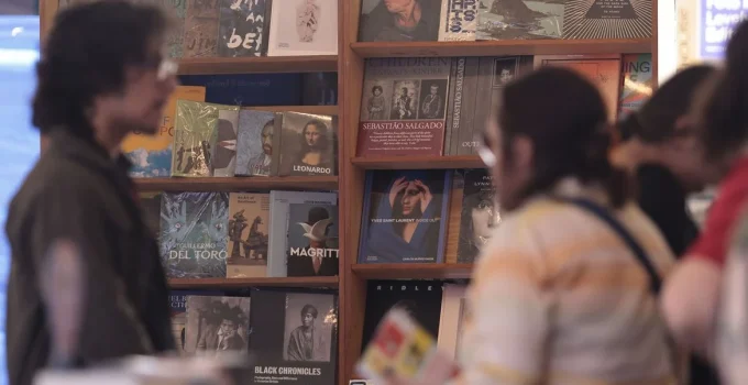 Feira do Livro de SP reúne de autores consagrados aos independentes
