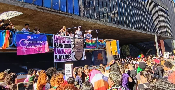 Mulheres Lésbicas e Bissexuais Marcham em SP Cobrando Justiça e Denunciando Lesbofobia e Bifobia