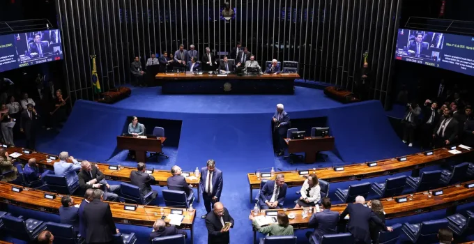 Alcolumbre trava PEC do fim da 6x1 no Senado: O que está por trás do adiamento e quais os impactos para trabalhadores?