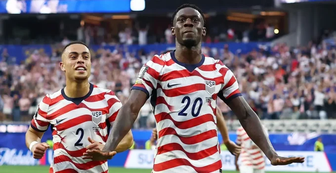 Herói Inesperado da Copa: Folarin Balogun, o "Americano por Acaso" que Desafia Políticas Migratórias Restritivas