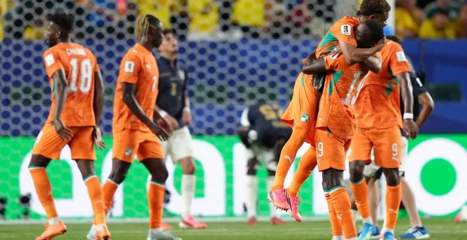Equador para no travessão, Costa do Marfim vence no final e Alemanha lidera Grupo E na Copa do Mundo