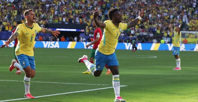 Raphinha e Vini Jr. lideram estatísticas da Seleção Brasileira na estreia da Copa do Mundo contra Marrocos, Douglas Santos também se destaca
