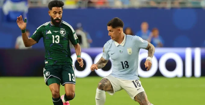 Uruguai empata com Arábia Saudita em estreia tensa na Copa: Maxi Araújo salva Celeste após gol de Al-Amir