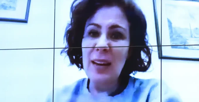 Justiça de SP arquiva processo contra jornalista perseguido por Carla Zambelli com arma em punho