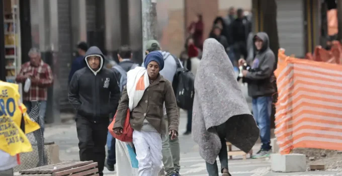 Frio Intenso e Geada Ameaçam Sul e Sudeste do Brasil: Temperaturas Próximas de 0°C Causam Alerta em Serras Gaúchas e Catarinenses