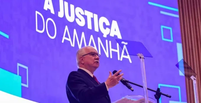 Fachin promete regras claras para 'penduricalhos' de juízes ainda em junho e antecipa lei nacional contra supersalários