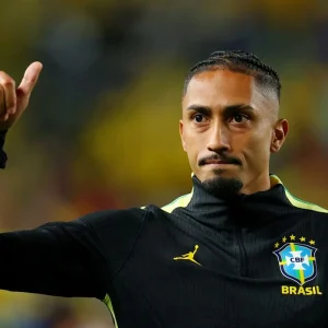 Preocupação na Seleção: Raphinha sente dor na coxa direita após vitória do Brasil na Copa de 2026 e gera alerta na CBF