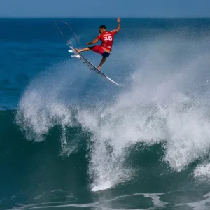 Saquarema: 4 surfistas brasileiros seguem na briga pelo título da etapa brasileira da WSL, Ítalo Ferreira pode perder liderança