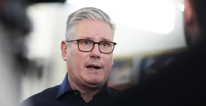 Choque no Reino Unido: Primeiro-Ministro Keir Starmer anuncia renúncia inesperada e abre caminho para novo líder até setembro