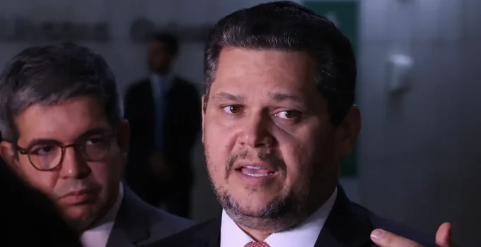 Fim da Escala 6x1 Travado no Senado: Alcolumbre Mantém PEC Parada em Semana de Festas Juninas e Jogos