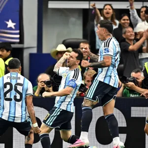 Messi Brilha na Copa 2026: Argentina Campeã Mundial Garante Vaga no Mata-Mata com Vitórias Históricas!