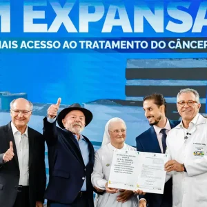Lula entrega radioterapia moderna em SP e amplia acesso ao tratamento contra o câncer pelo SUS