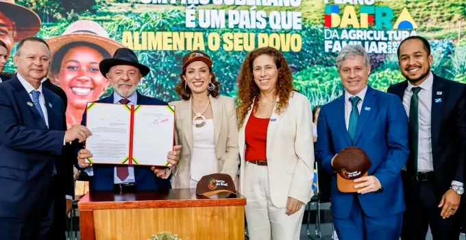Lula: "A melhor arma de um país é o alimento", anuncia R$ 97,7 bi para agricultores familiares e defende soberania alimentar