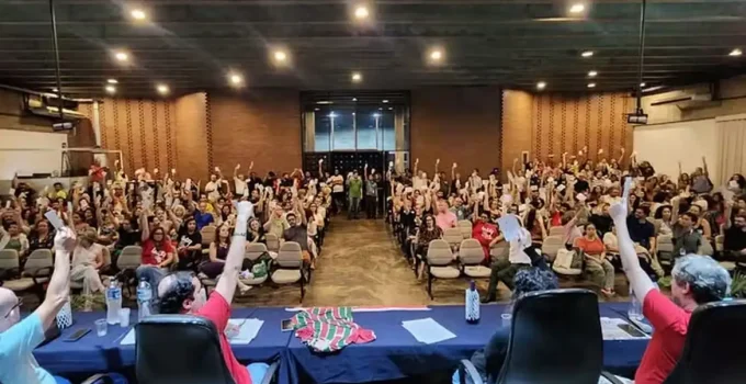 Fim da Greve na UERJ: Professores Retornam às Salas de Aula Após Mais de Três Meses de Paralisação e Conquistas Importantes