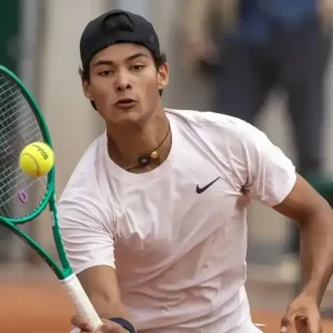 Guto Miguel Brilha em Wimbledon Juvenil: Brasileiro Conquista Título de Duplas e Celebra Momento Histórico no Tênis Nacional