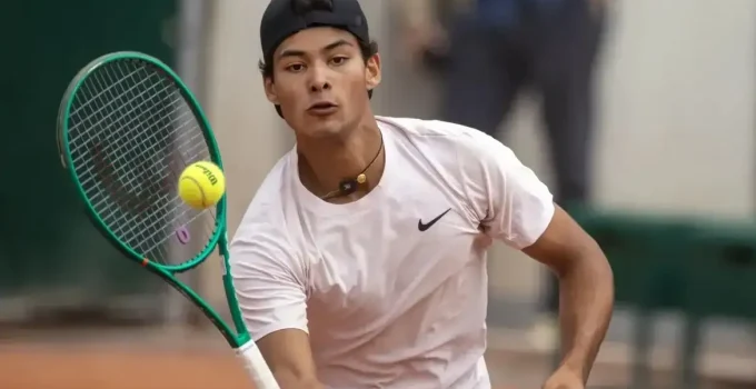 Guto Miguel Brilha em Wimbledon Juvenil: Brasileiro Conquista Título de Duplas e Celebra Momento Histórico no Tênis Nacional