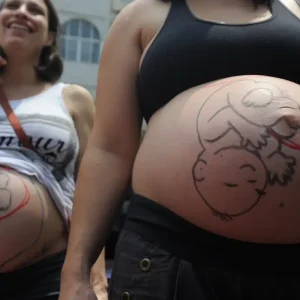 Cesarianas no Brasil: Fatores Sociais e Estruturais Empurram Mulheres para Cirurgia, Ignorando Parto Normal Desejado