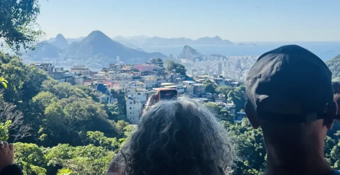 Rocinha Revela Tesouro da Mata Atlântica: Trilha Surpreendente na Floresta Urbana do Rio