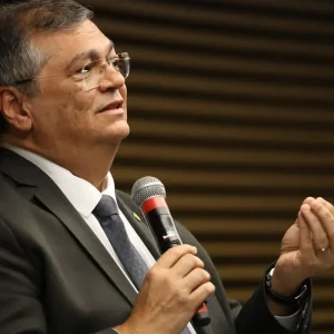 Dino envia a PF explicações de partidos sobre gestão de emendas: Valdemar Costa Neto e Kassab se manifestam sobre influência política
