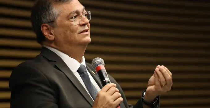 Dino envia a PF explicações de partidos sobre gestão de emendas: Valdemar Costa Neto e Kassab se manifestam sobre influência política