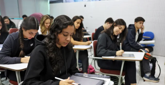 Prouni: 529 mil jovens se inscrevem para bolsas de estudo no 2º semestre de 2026; veja o cronograma completo