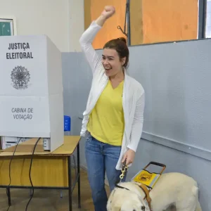 Brasil Rumo às Eleições 2026: Quase 2 Milhões de Eleitores com Deficiência Buscam Voto Acessível e Autônomo