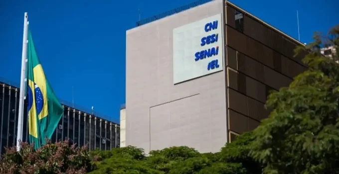 CNI Mantém Previsão de Crescimento do PIB em 2% para 2024, mas Alerta para Juros Altos e Inflação Persistente