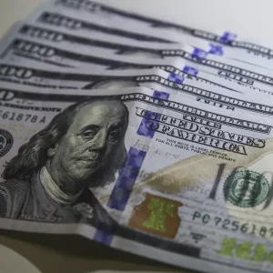 Dólar Estável em R$ 5,08 no Fechamento, Mas Semana Termina com Queda de Quase 1% - Entenda os Fatores