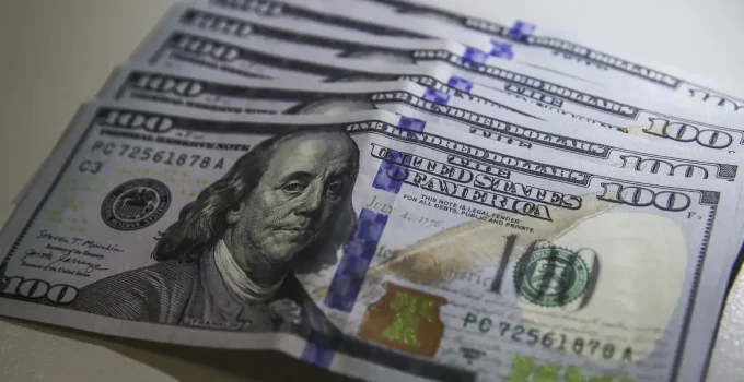 Dólar Estável em R$ 5,08 no Fechamento, Mas Semana Termina com Queda de Quase 1% - Entenda os Fatores