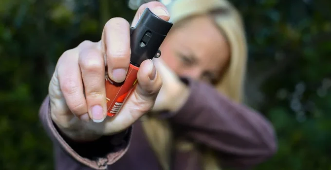 Spray de Pimenta para Defesa Pessoal: Mulheres Acima de 18 Anos Podem Comprar e Portar Legalmente em Todo o Brasil