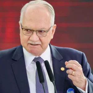 Fachin Repudia Fala de Milei Contra Moraes e Garante Autonomia do STF: "Referência Desrespeitosa"