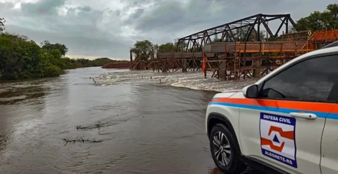 Alerta Máximo no RS: 206 Cidades em Estado Crítico Devido a Chuvas Intensas, Granizo e Ventos Fortes