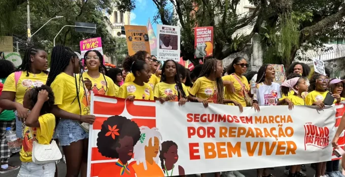 Julho das Pretas: Mulheres Negras Tomam as Ruas em Luta Contra o Racismo e por Direitos