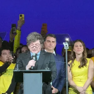 Tensão diplomática: Brasil convoca embaixador em Buenos Aires após ofensas de Javier Milei a Lula e Alexandre de Moraes